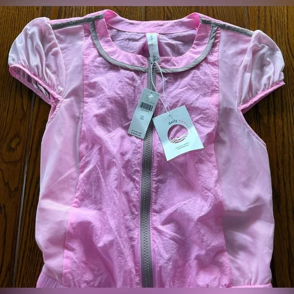 🆕 Daily Practice Puff Sleeve Front Zip Pink and Tan Short Sleeve Romper - Picture 8 of 13